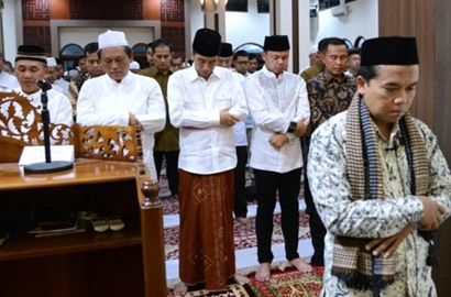 Ikut Salat Tarawih Bersama Warga Bogor, Jokowi Bikin Warga Terkejut
