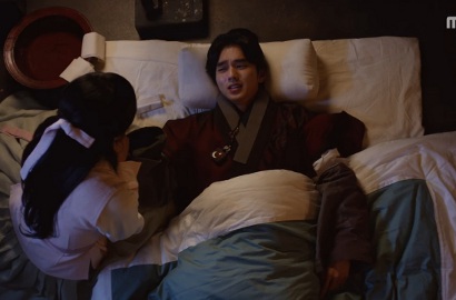 Yoo Seung Ho Tiduran Sambil Peluk Kim So Hyun di 'Ruler' Bikin Baper Maksimal