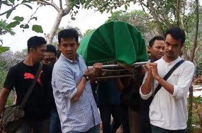 Sholat Jenazah Digelar, Yana Zein Akhirnya Dimakamkan Secara Islam