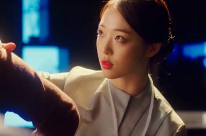 Tenang dan Misterius, Begini Gaya Sulli Terapi Kim Soo Hyun di 'Real'