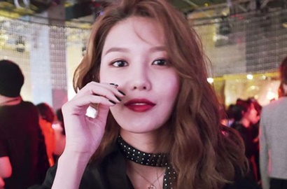 Ibu Sooyoung SNSD Buka Kafe, Manisnya Yuri Datang ke Acara Opening