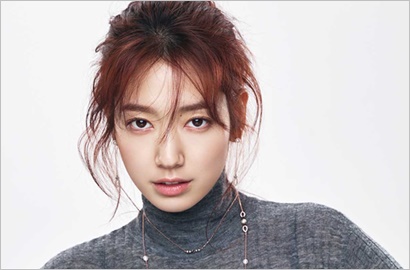 Hadiri Konser CN Blue, Park Shin Hye Pamer Pose Ini di Backstage