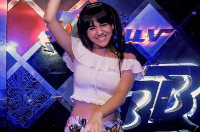 DJ Una Resmi Dilamar Sang Kekasih, Jahatnya Netter Ungkit Isu Lesbian