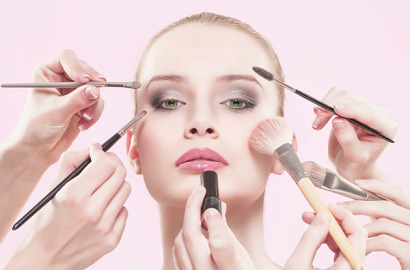 Nggak Pakai Ribet, Ikuti 9 Langkah Gampang Ini Biar Hasil Makeup Terlihat Cantik Natural Sempurna