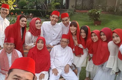 Unggah Kebersamaan dengan Pemeran 'TBKC', Baim Wong Kocak Plesetkan Judulnya