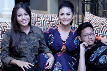 Tulis Nasihat 'Cintai Keluarga', Krisdayanti Malah Dituduh Bikin Aurel Dibully