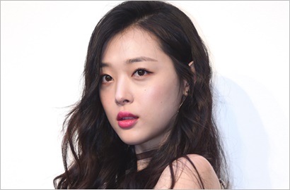 Tampil Buka-Bukaan Ketemu Gong Yoo Cs, Sulli Malah Dikatai Lolita