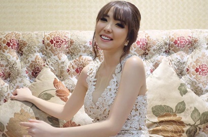 Seksinya Gisella Pede Umbar Punggung Mulus, Sosok Pria Ini Bikin Salah Fokus