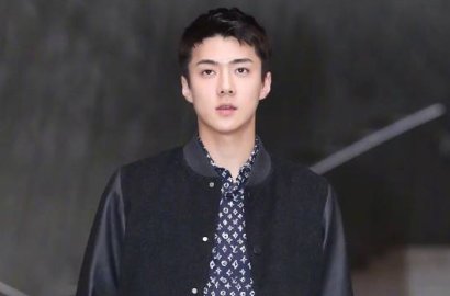 Sehun EXO Pamer Selca Saat Tiba di Singapura, Fans Lega Karena Ini