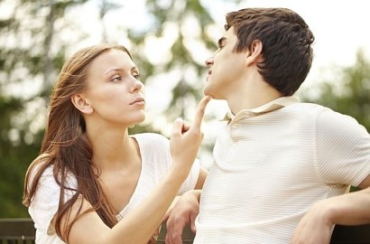 Intip Gaya Cemburumu Lihat Pacar Dekat Cewek Lain Menurut Zodiak, Hati-Hati dengan Aquarius