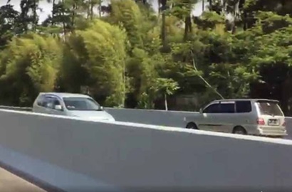 Bahayakan Pengendara Lain, Video Mobil Lawan Arus di Tol Jadi Viral