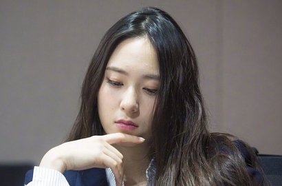 Memesona dengan Baju Merah di 'Bride of Water God', Ini Kesan Krystal Jadi Dewi Air