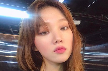 Posting Foto Cantik Ini, Lee Sung Kyung Malah Digoda Habis-Habisan