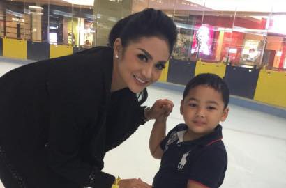 Krisdayanti Salah Caption Nama Doa, Netter Tak Marah Berkat Kellen