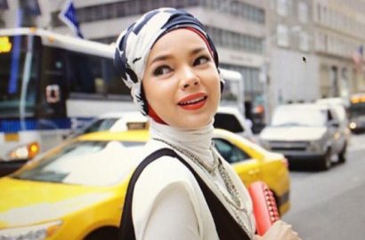 Sudah Hijrah, Dewi Sandra Sangat Menyesal Pernah Berdoa Ini