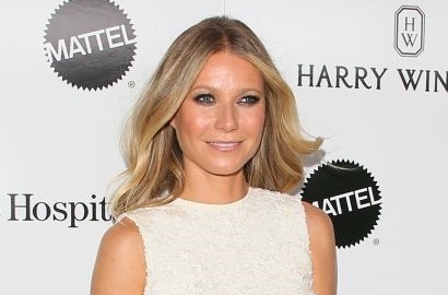 Tak Laku Lagi Jadi Artis, Gwyneth Paltrow 'Iron Man' Tutupi Wajah Usai Menangis