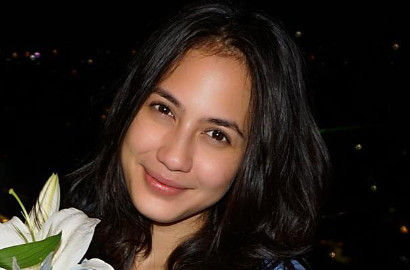 Pamer Pose Manyun Unyu, 'Bibir Kering' Pevita Pearce Jadi Sorotan