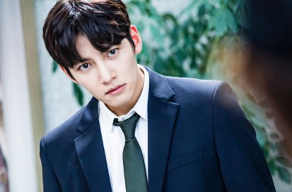 Semangat Syuting 'Suspicious Partner', Ji Chang Wook Awasi Adegan dan Jadi Sutradara