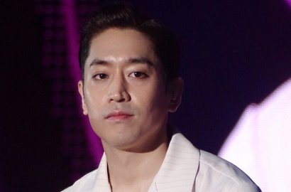 Anggun Pakai Gaun Putih, Netter Sebut Pacar Eric Shinhwa Tak Cantik