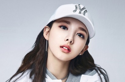 Perform Lagu Arianna Grande di Konser Twice, Dress Super Pendek Nayeon Jadi Sorotan