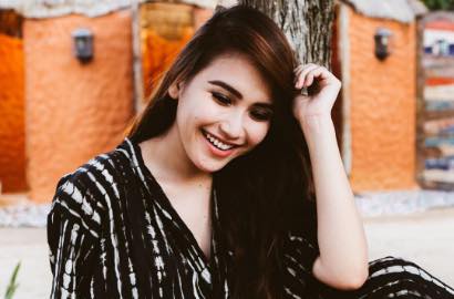 Heboh Ayu Ting Ting Pamer Pantat dan Goyang Sodok Maju-Mundur Bareng Pria Lain