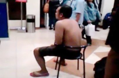 Beredar Video Dihukum Buka Baju, Begini Pengakuan 'Mengejutkan' Sopir Taksi Online
