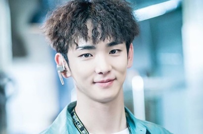 Gagah dan Ganteng, Key Berseragam Polisi di 'Lookout' Bikin Fans Histeris