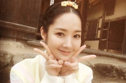 Cuek Bibir Berdarah, Begini Ekspresi Menantang Park Min Young di 'Seven Day Queen'