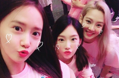 Kompak Pakai Kacamata, Begini Gaya Yoona cs Usai Pulang dari Jeju