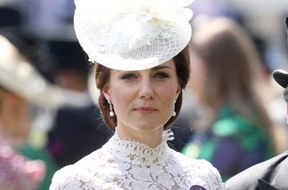 Berbalut Gaun Nerawang, Kate Middleton Tampil Seseksi Lady Diana