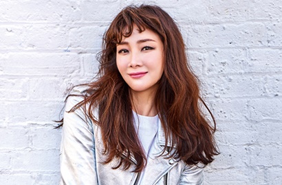 Pamer Pundak Mulus, Seksinya Choi Ji Woo di Event Ini Bikin Melongo