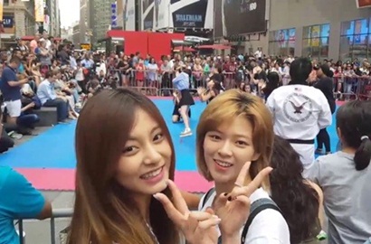 Wah, TWICE Malah Tak Dikenali Saat Lewati Fans Dance Cover 'TT' di New York