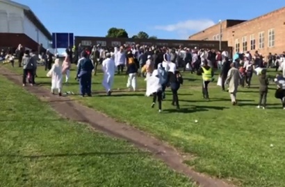 Ngeri, Sebuah Mobil Tabrak Muslim Usai Shalat Ied di Newcastle Inggris