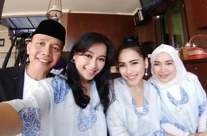 Heboh Foto Lawas Ayu Ting Ting Cium Bibir Ayahnya Saat Lebaran Beredar Lagi