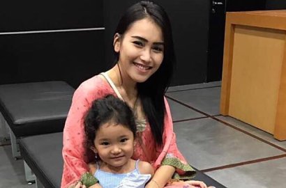 Bawa Abon dan Sambel Kentang Kering, Ayu Ting Ting Ngirit Jalan-Jalan ke New Zealand?