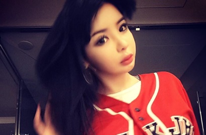 Makin Imut di Selca Baru, Park Bom Justru Tak Dikenali Netter
