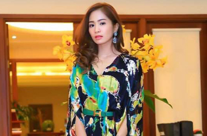 Cuek Isu Murtad dan Nikah Demi Uang, Bunga Zainal Asyik Minum Sampanye Bareng Suami