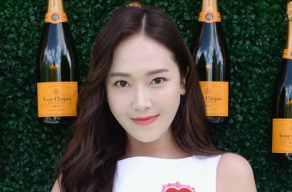 Tampil Anggun dan Dewasa di Foto Ini, Gaun Jessica Malah Dibilang Mirip Piyama
