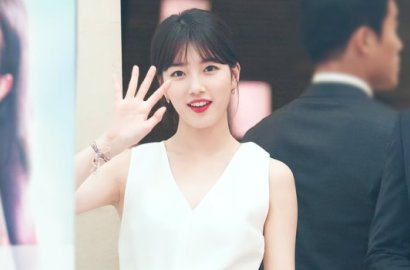 Suzy Pose Sensual Tanpa Kelewat Buka-Bukaan di Foto-Foto Ini