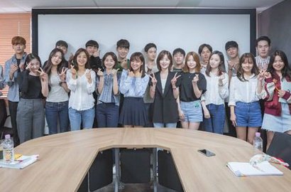 Bikin Tak Sabar, Kim Sejeong cs Pamer Serunya Syuting 'School 2017'