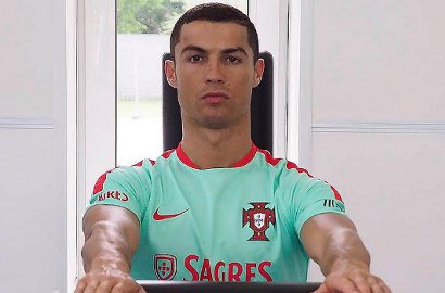 Anak Kembar Baru Lahir, Cristiano Ronaldo Sudah Akan Punya Anak Lagi?