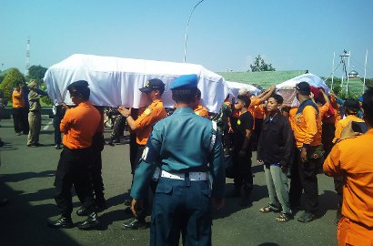 Jatuh di Temanggung, 8 Jenazah Helikopter Basarnas Diserahkan ke Keluarga