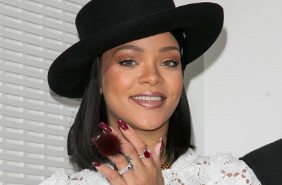 Rihanna Kencani Miliuner Muda Asal Arab, Sang Ayah Tak Setuju?