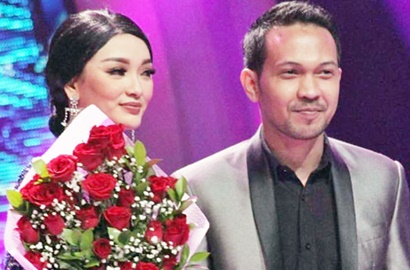 Romantis Dilamar di Atas Panggung, Netter Heboh Bahas Penampilan Zaskia Gotik