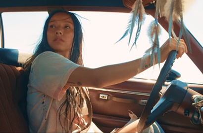 Berlatar Padang Gurun, Seksinya Lee Hyori Dance Cuma Pakai Bra di MV 'Black'