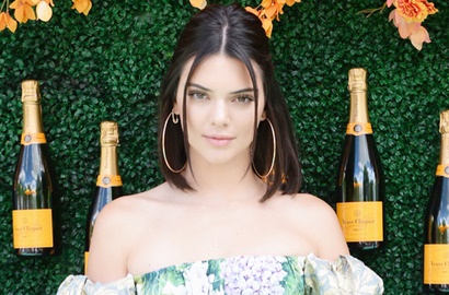Rayakan Hari Kemerdekaan Amerika, Kendall Jenner dan Model Lain Pose Seksi Tanpa Busana