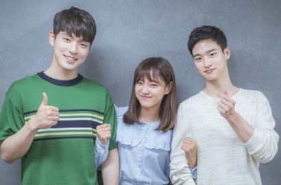 Bedanya Tatapan Kim Jung Hyun dan Jang Dong Yoon ke Sejeong di 'School 2017', Pilih Mana?
