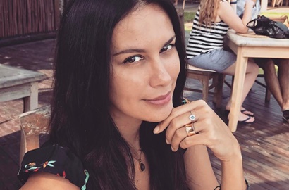 Pamerkan Gerakan Saat Yoga, Lenturnya Sophia Latjuba Buat Netizen Kagum