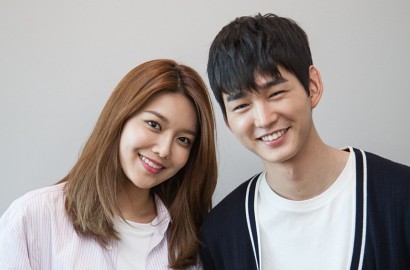 Cerianya Sooyoung dan Lee Won Geun Pamer Naskah 'A Person You Could Know'