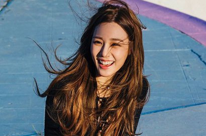 Foto Cantik Pamer Casing Ponsel Rp 17 Juta, Tiffany Disindir Insiden Bendera